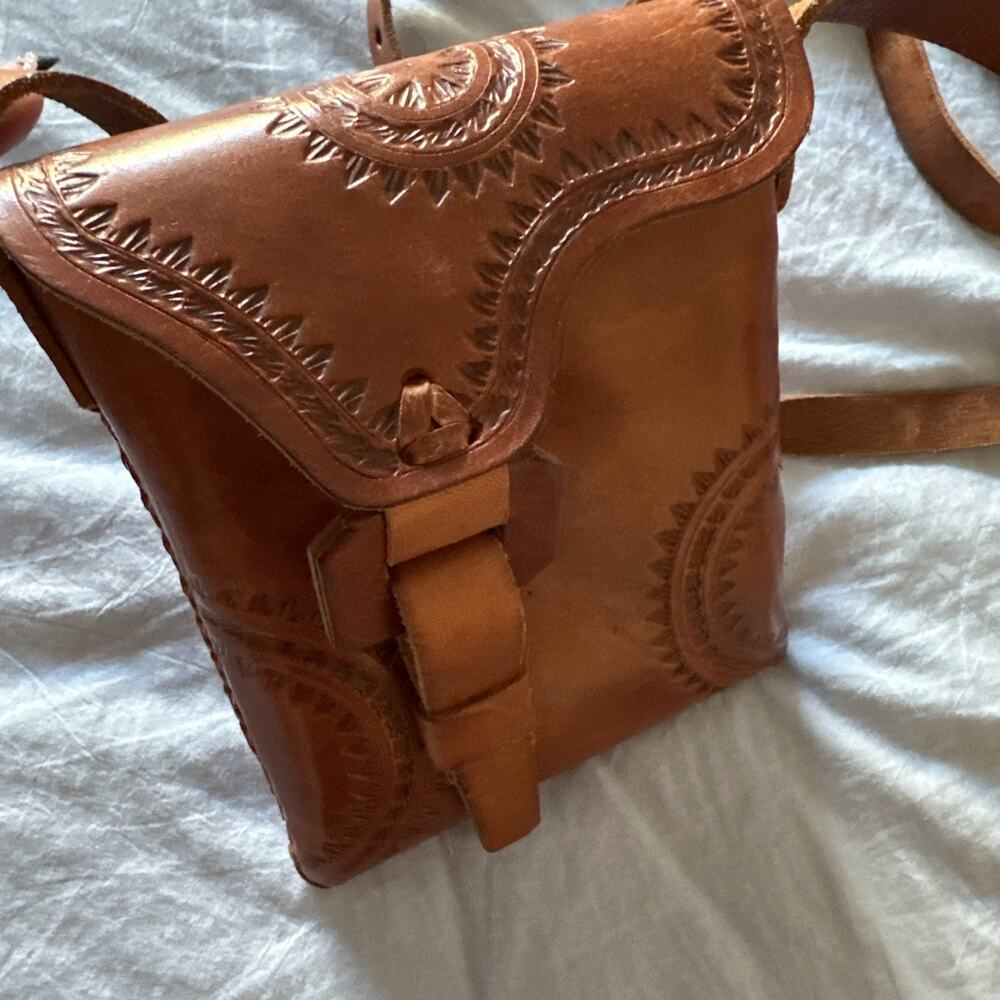 Vintage Handcrafted Brown Leather Crossbody Pouch Bag - Picture 2 of 8